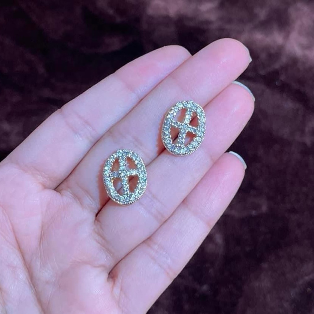 Small studs